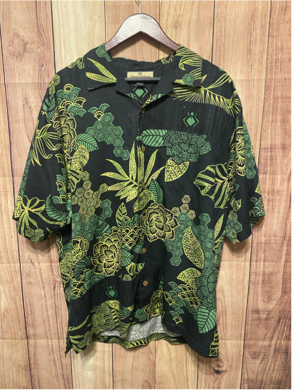 Tommy Bahama Large 100% Silk Casual Button Down Shirt Black Green floral
